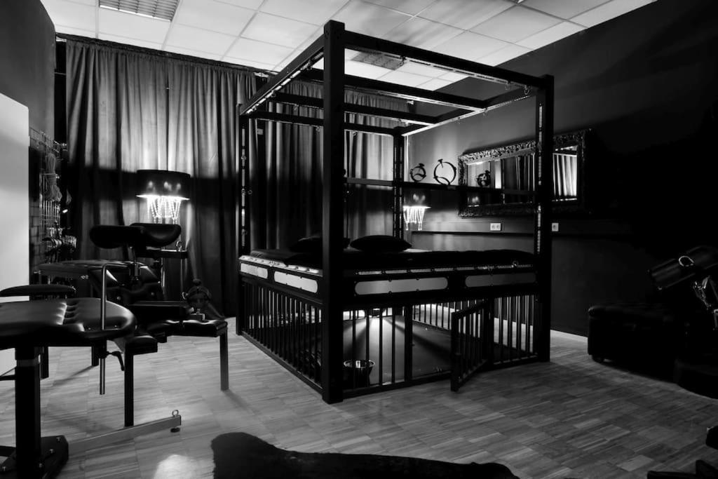 Fetischhaus Sm Apartment/Ferienwohnung Wiesbaden Dış mekan fotoğraf